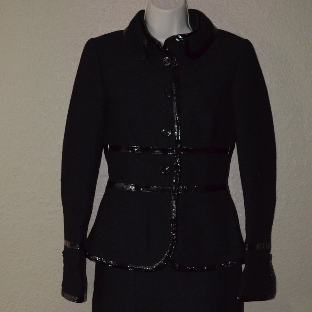 Sz 34 0 Escada Black Textured Patent Leather Trim Detail Skirt Blazer Suit Set - Picture 2 of 14